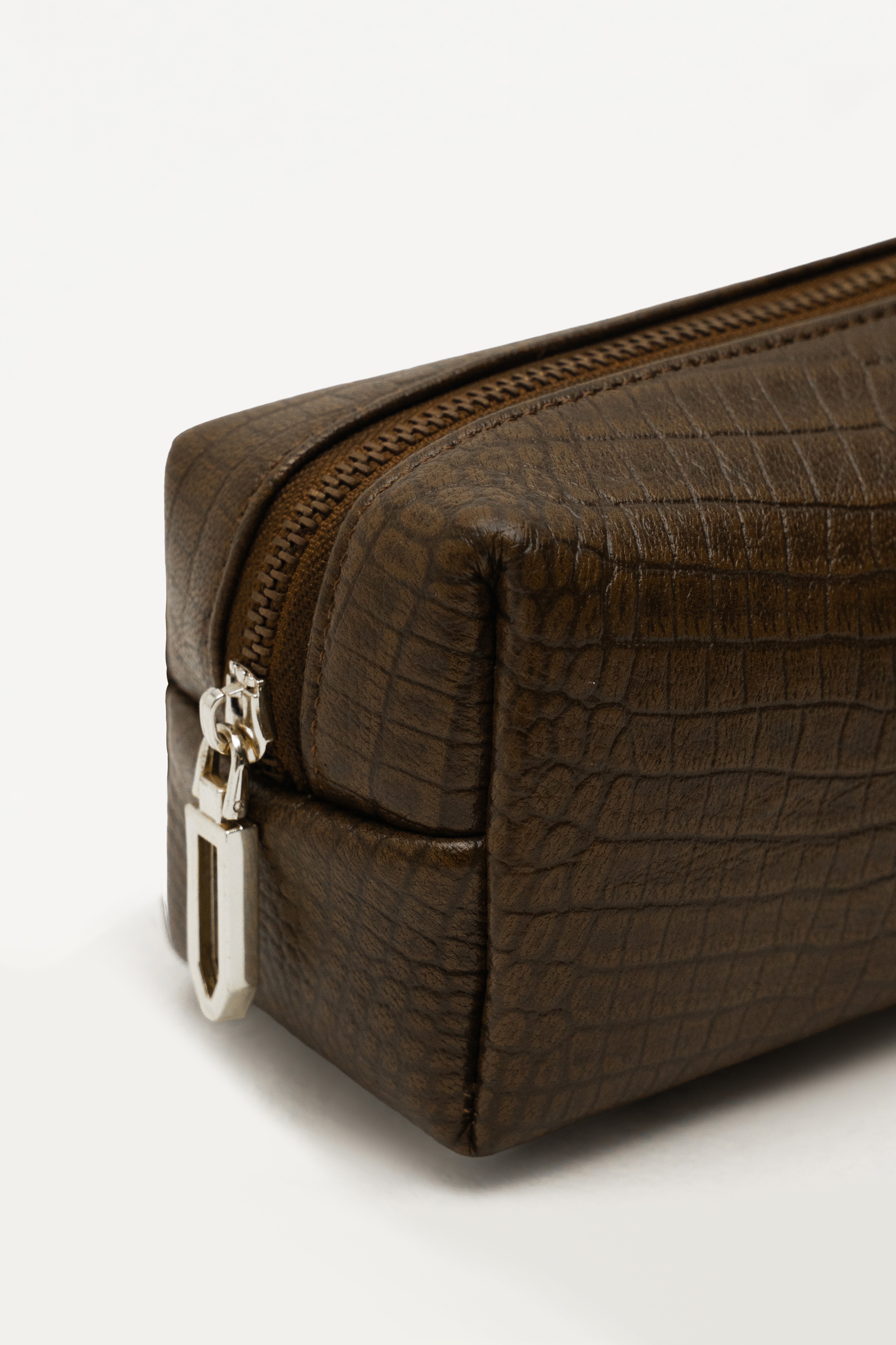 Noir Pouch